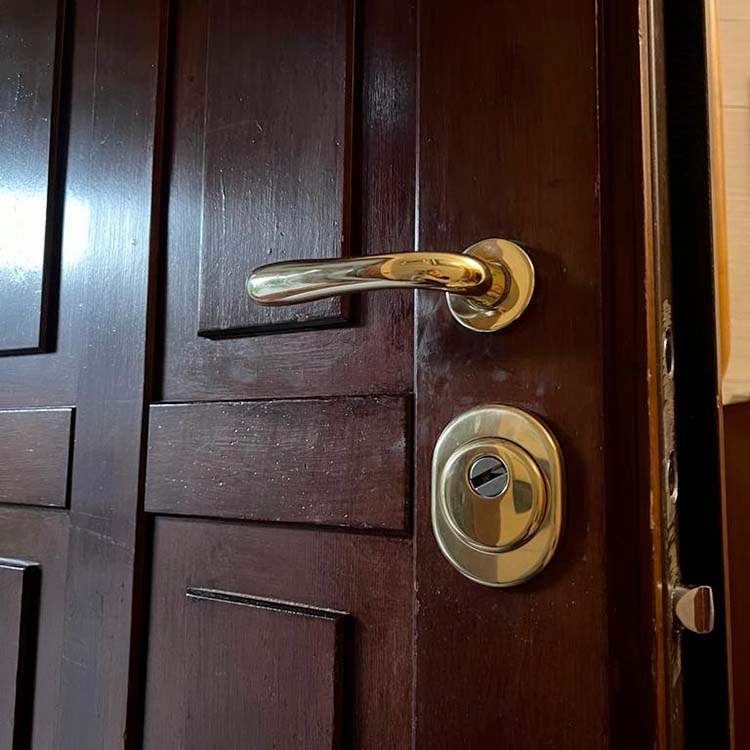 Servizio Fabbro riparazione serratura porta ingresso